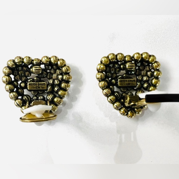 Heidi Daus Clip 🆕 Crystal Heart chic earrings in original Heidi box